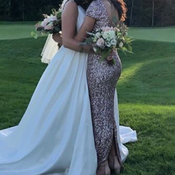 DRESS THE POPULATION GOWN - Picture 2 of 3